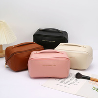 Étui à outils de maquillage en cuir PU laiteux style coquille avec intérieur spacieux et poche détaillée pour le rangement quotidien des cosmétiques