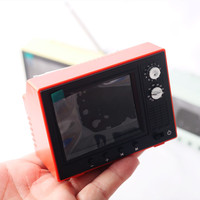 Maison de poupée de simulation, téléviseur de jeu, mini-meubles de chalet DIY, jouets d'appareils électroménagers réalistes, poupée de mode en plastique