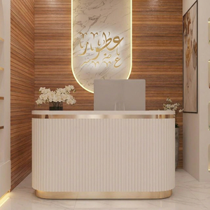 Diseño de Kiosco de Perfumes de Lujo con Detalles en Dorado |   Sistema de Exhibición Ecológico y Personalizable para Tiendas de Perfumes de Alta Gama y Comercios Minoristas - Product Image 1