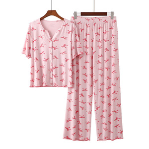 Ensemble pyjama décontracté 2 pièces SUHE PJ-055 en modal à taille élastique imprimé léopard pour femme, manches courtes, pantalon long, tricot fin, coupe ample - Product Image 3
