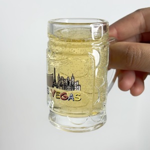 Mini <span class=keywords><strong>verre</strong></span> <span class=keywords><strong>à</strong></span> <span class=keywords><strong>bière</strong></span> personnalisé <span class=keywords><strong>de</strong></span> style européen avec poignée pour souvenirs ou <span class=keywords><strong>collection</strong></span> - Product Image 2
