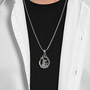 Collana con Catena in Acciaio Inossidabile Stile Bambù, Vintage Artistico Retrò Europeo Americano, con San Michele Arcangelo, <span class=keywords><strong>di</strong></span> Grande <span class=keywords><strong>Personalità</strong></span> e <span class=keywords><strong>di</strong></span> Nicchia - Product Image 1