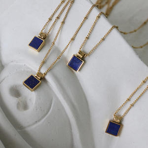 Lapis Lazuli Kleine Vierkante Roestvrijstalen Vergulde Kleur Behoud William Koningsblauwe Ketting - Product Image 2