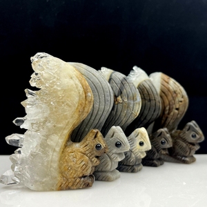 Vente en gros de sculptures en cristal, grappe de quartz naturel transparent, écureuil mignon, décoration, cadeau - Product Image 1