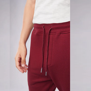 Jogging moderne pour homme conçu pour un usage décontracté et quotidien, offrant un ajustement confortable et un tissu extensible doux - Product Image 4