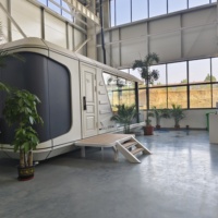 Full king-Une combinaison de famille d'accueil haut de gamme et de maison en conteneur-Space Capsule House Hôtel préfabriqué en acier galvanisé