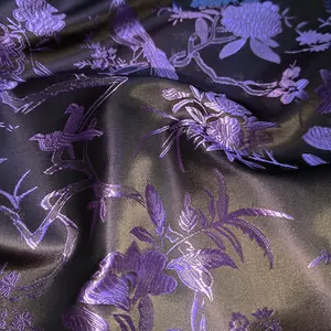 Новый Модный китайский Блестящий 100 полиэстер черный с красным фиолетовым павлиньей парчой текстильная жаккардовая ткань для одежды qipao