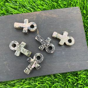 Pierres précieuses naturelles de 3 cm, pierres multicolores, clés en cristal, artisanat, cadeaux uniques, pierres de guérison, sculptures, cristal Ankh. - Product Image 5