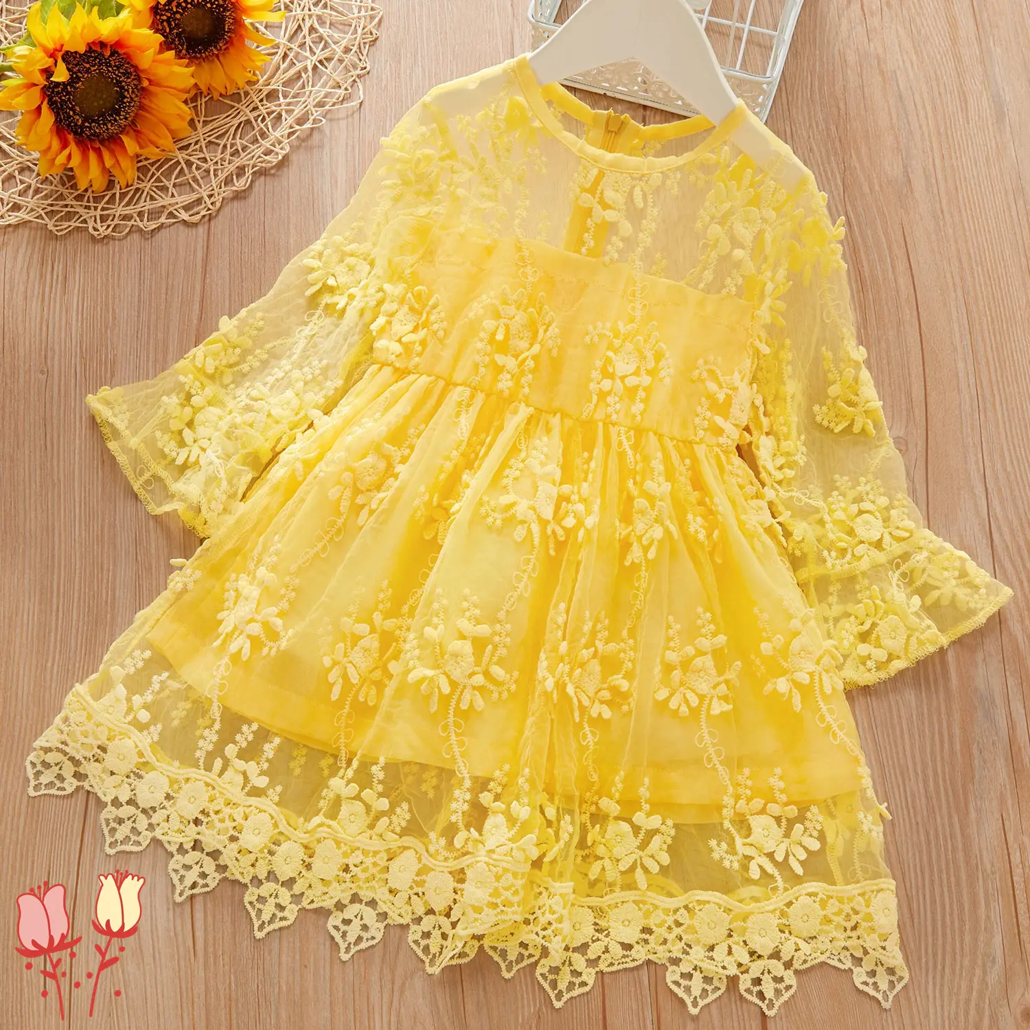 Infant high quality kids girls dress Hollow out lace princess pretty small girls frock 2-7years baby girls dresses