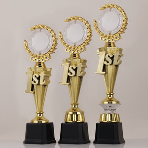<span class=keywords><strong>Trophée</strong></span> <span class=keywords><strong>de</strong></span> sport mondial <span class=keywords><strong>de</strong></span> football et <span class=keywords><strong>de</strong></span> basketball JinZun, <span class=keywords><strong>prix</strong></span> d'usine, haute qualité, <span class=keywords><strong>coupe</strong></span> personnalisée avec logo en feuille d'or - Product Image 4