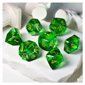 Green Gemstone <span class=keywords><strong>Prism</strong></span> Dice Set, Dados poliédricos gravados Sharp Edge para jogos de DnD e RPG, Conjunto 7PCS com pacote Metal Tin Box - Product Image 6