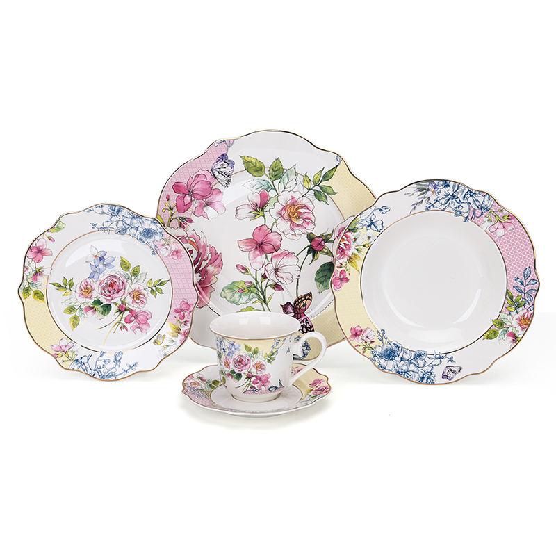 Vaisselle avec tasse