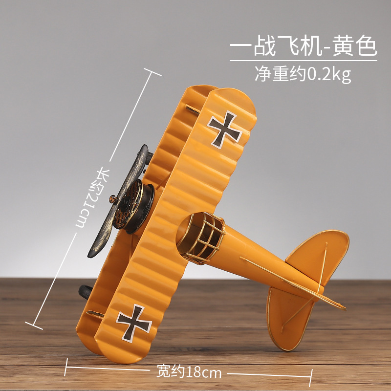 Grand modèle d'avion jaune décoratif