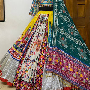 เสื้อเบลาส์แบบเย็บปักลายสำหรับเจ้าสาว lehenga choli เสื้อเบลาส์แบบหนา - Product Image 1