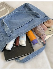 Bolso Tote de Mezclilla Azul Niebla con Cierre de Cremallera - Estilo Vintage, Portátil y Multiusos para Viajes y Uso Diario - Product Image 3