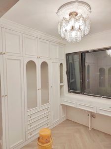 Armadio in Legno Massello dal Design Moderno Francese Personalizzato per Camera da Letto, Mobile Contenitore di Tendenza - Product Image 5