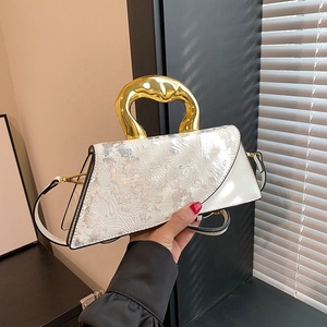 2024 nuova borsa da donna in PU di fascia alta in rilievo borsa da polso Texture monospalla Casual Versatile a cavallo - Product Image 5