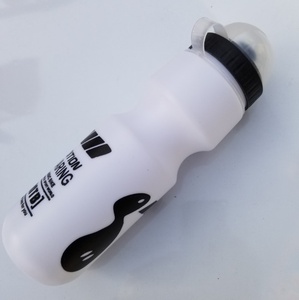Bouilloire à boire directe Sports <span class=keywords><strong>Tour</strong></span> <span class=keywords><strong>De</strong></span> <span class=keywords><strong>France</strong></span> Bouteille d'eau en plastique PP pour VTT et voyage Cache-poussière Équipement PC - Product Image 2