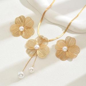 Parure Collier et Boucles d'Oreilles Polyvalente en Alliage Ornée de Perles Florales pour Femme, Durable, Étanche, Toutes Saisons, Style Européen Transfrontalier - Product Image 4
