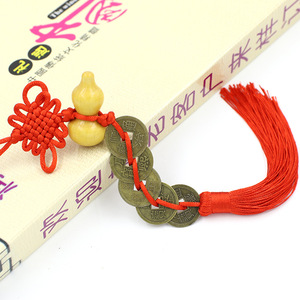 Pendentif en alliage en forme de calebasse avec pièces de monnaie des cinq empereurs, nœud chinois et pompons, pour décoration de porte Feng Shui, fait main, cadeau du Nouvel An - Product Image 4