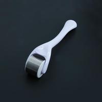 Rouleau de glace personnalisé OEM pour les yeux rouleau de massage de beauté appareil de refroidissement de la peau du visage mini rouleau de glace