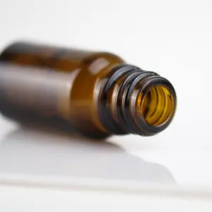 Bottiglia di olio essenziale di ambra marrone all'ingrosso, contagocce o flacone liquido di essenza Spray