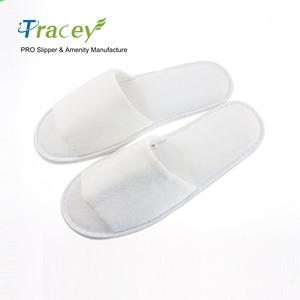 Chaussons jetables blancs de marque Tracey en gros, faible MOQ, stock bon marché, semelle antidérapante, options personnalisables pour les hôtels, utilisation en voyage - Product Image 1