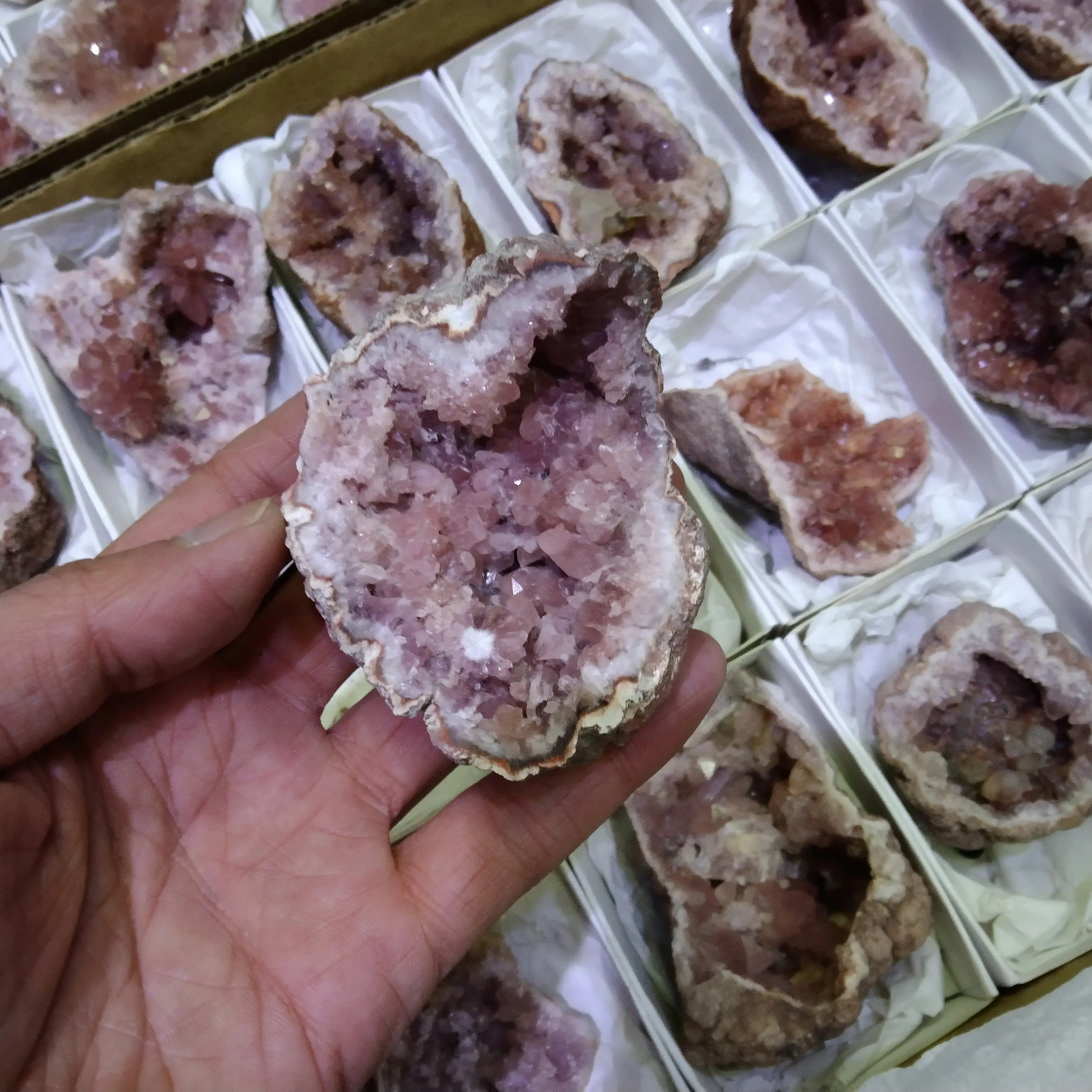 Wholesale the highest quality natural pink amethyst geode for collection of office decorations