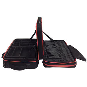 Sac à dos portable de grande capacité pour les fournitures de barbier avec un port USB et un cadenas à code à l'extérieur. - Product Image 5