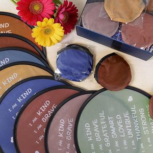 Éventails pliables inspirants en forme de disque volant avec citations motivantes pour la remise des diplômes, le team building et les événements d'entreprise - Product Image 4