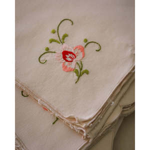Mantel de Jacquard de Algodón con Bordado Colorido y 12 Servilletas, Mantel Rectangular de Tela No Tejida de Marca para Hoteles - Product Image 2