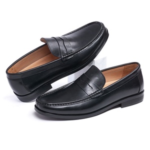 Mocassins Penny Daniel faits main en cuir verni noir à bout fermé, confortables, à enfiler, avec semelle dégradée <span class=keywords><strong>bordeaux</strong></span>, pour hommes - Product Image 1