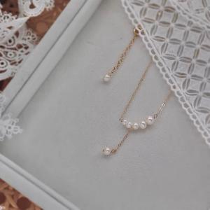 Collier élégant en or 14 carats avec pendentif en perle d'eau douce, taille dégradée pour femmes, simple et élégant, accent de diamant - Product Image 3