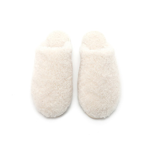 Pantuflas de Mujer de Felpa Suave Color Crema, con Forro de Peluche, Cerradas, Antideslizantes, para Interiores - Product Image 6