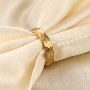 Bague Facettée Simple 4mm Texture Géométrique Bijoux de Mariage pour Homme Acier Doré Acier Tungstène Noir - Product Image 3