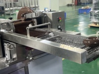 Petite machine industrielle automatique pour la fabrication de beignets à la levure à vendre