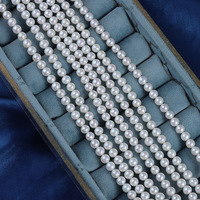 Perles d'eau douce naturelles presque rondes de 5,5 à 6 mm, haute brillance avec légèrement de petites imperfections, un fil de 39 cm de long, environ 68 pièces
