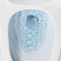WC suspendu moderne sans bride avec réservoir encastré, cuvette flottante, design minimaliste gain de place pour salle de bain