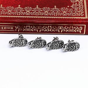Yunnique – boucles d'oreilles en forme de tête de serpent, en acier titane, design du zodiaque animal, boucles d'oreilles de style punk à la mode pour hommes et femmes - Product Image 4