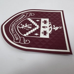 <span class=keywords><strong>Pvc</strong></span> tag nhãn tùy chỉnh TPU dập nổi truyền nhiệt nhãn đội logo huy hiệu <span class=keywords><strong>3D</strong></span> mềm Silicone cao su cổ nhãn cho quần áo - Product Image 3