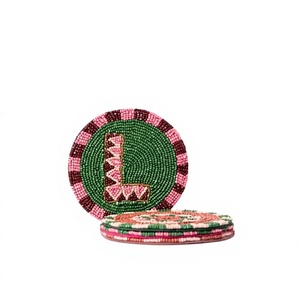 Posavasos con Cuentas NOUSHAD HANDICRAFTS NH-967 Letra L Verde Rosa con Patrón, Duradero, Impermeable, Moderno, Protección para Mesa, Promocional - Product Image 1