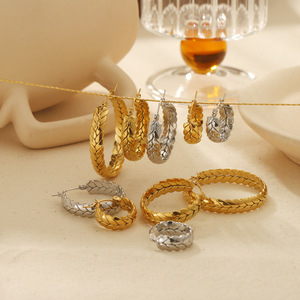 ต่างหูรูปรวงข้าวสาลี ทอง 18K สแตนเลสสตีล เครื่องประดับแฟชั่นสำหรับผู้หญิง ดีไซน์รูปทรงใบไม้และเรขาคณิต สีเงินและสีทอง - Product Image 2