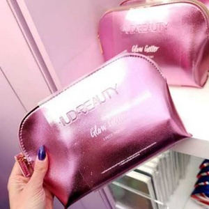 Sacs de maquillage en PU Shell sac cosmétique brillant logo en relief personnalisé sacs de rangement cosmétiques pour femmes hommes voyage plage en plein air - Product Image 4