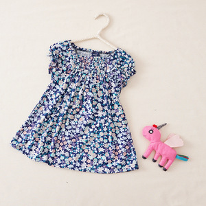 Ropa de Verano para Bebés Niñas, Conjunto Informal de Algodón con Estampado de Puntos Azules y Volantes Rosas, Ropa Infantil al por Mayor - Product Image 5