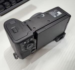 Appareil photo hybride plein format Sony ILCE-7C Mark II (A7C II) d'occasion, boîtier seul, 33MP, vidéo 4K60p, prêt à être expédié - Product Image 5