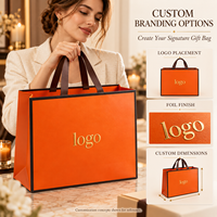 Transformez les achats de bougies en moments cadeaux haut de gamme avec des sacs en papier kraft orange et des logos estampés à chaud pour les chaînes de détaillants