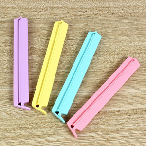 แพ็คขายส่ง 12 ชิ้น คลิปหนีบปิดผนึกพลาสติกขนาด 2.5/3.5/5.5 นิ้ว สำหรับถุงอาหารและขนม - Product Image 4