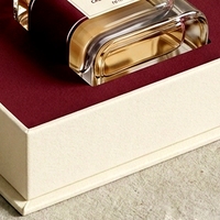 Boîte rigide magnétique blanche de style livre pour parfum, présentation d'une seule bouteille, pour emballage de parfum personnalisé