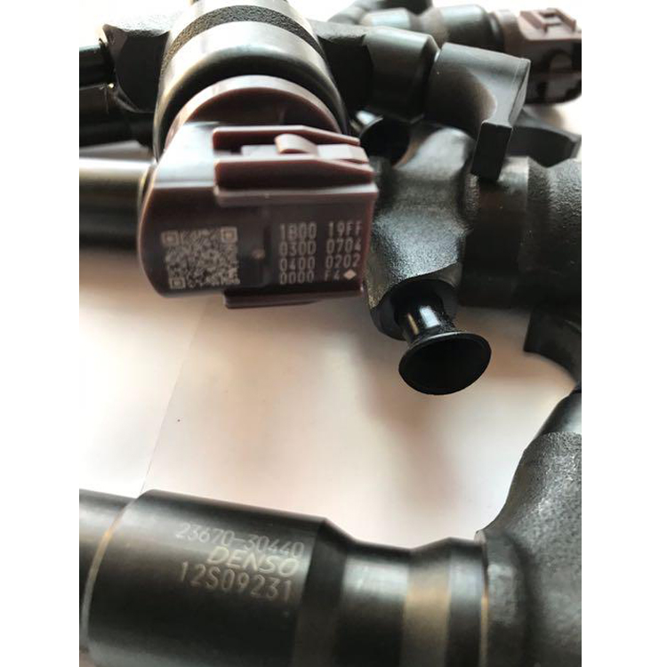 common rail injector 23670-30440 23670-39435  diesel fuel injector 295900-0200 295900-0250 for Toyota Hiace Dyna 1KD-FTV