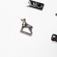 Étiquette personnalisée en alliage de zinc 3D, découpe laser écologique, pour vêtements, sacs, articles en cuir, plaque signalétique de marque